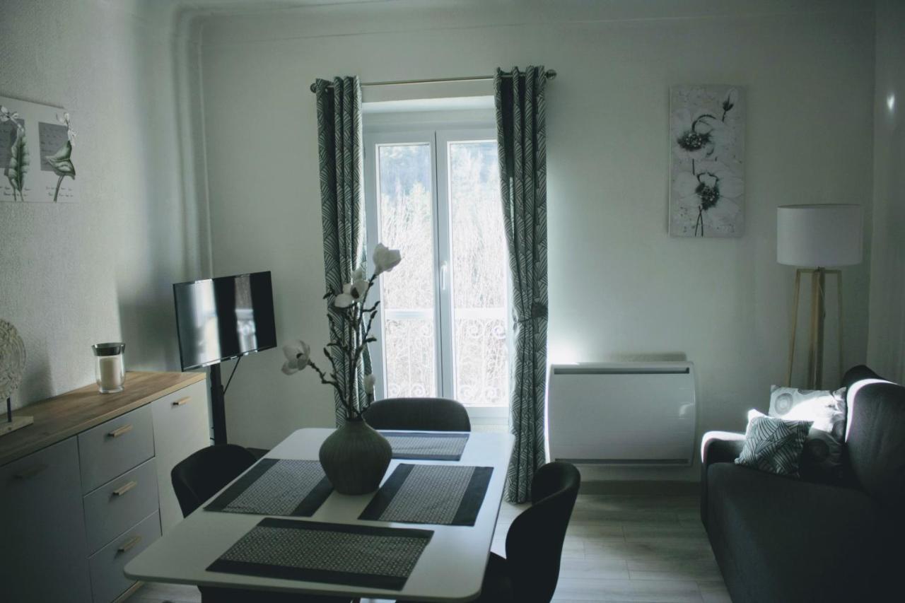 Charmant Appartement Au Coeur Des Gres D Annot Eksteriør bilde